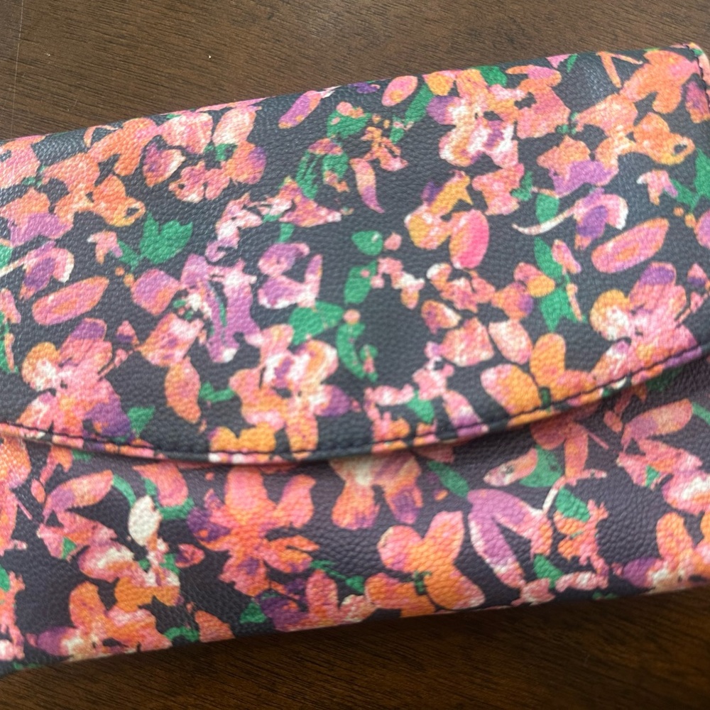 Ann Taylor Floral Clutch!